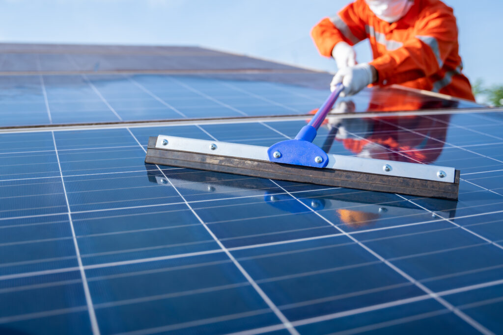 Real time monitoring for when to clean solar PV
